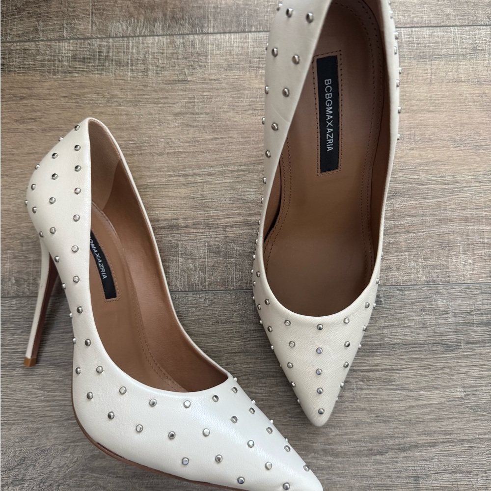 NWT BCBGMAXAZRIA Nola Studded Leather Pumps Magnolia 8.5 Office Siren